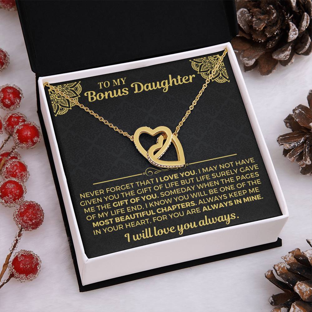 Interlocked hearts pendant close-up, Bonus Daughter gift set