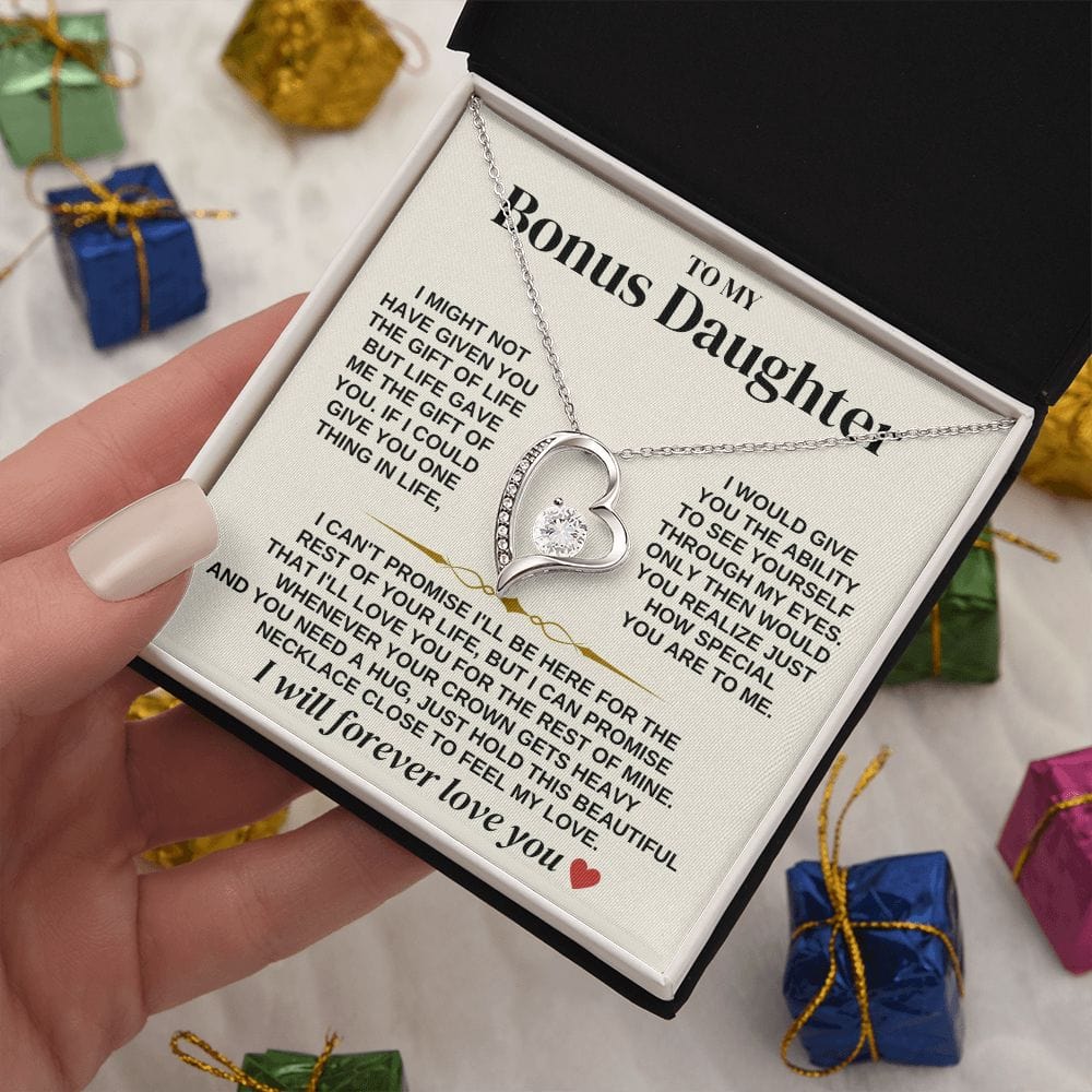 Bonus Daughter keepsake pendant close-up