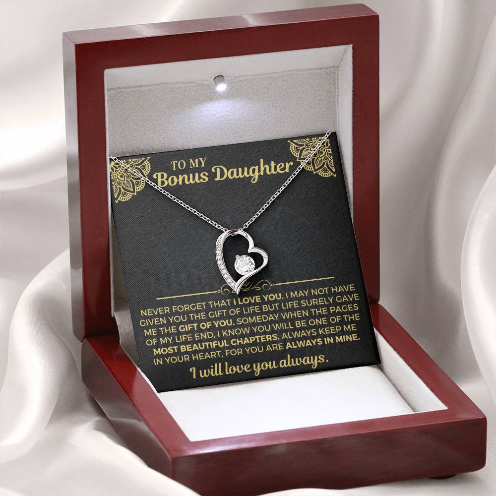 Never Forget That I Love You pendant close-up, Bonus Daughter gift set